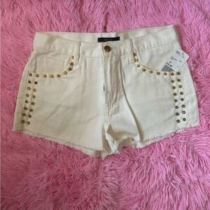 NWT Forever 21 sz 26 cream colored shorts with studs on the pockets and sides